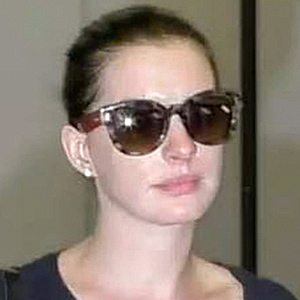 Anne Hathaway Age Height Net Worth